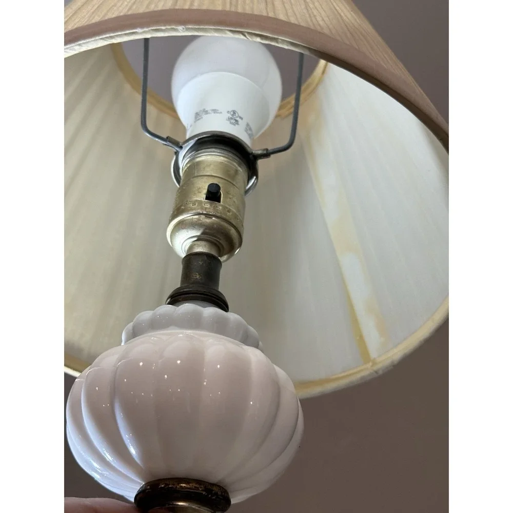Vintage Milk Glass Leviton Table Accent Table Lamp 15